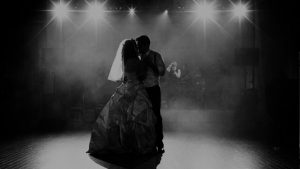 Bride and groom dance to Soular, the best wedding band in Toronto